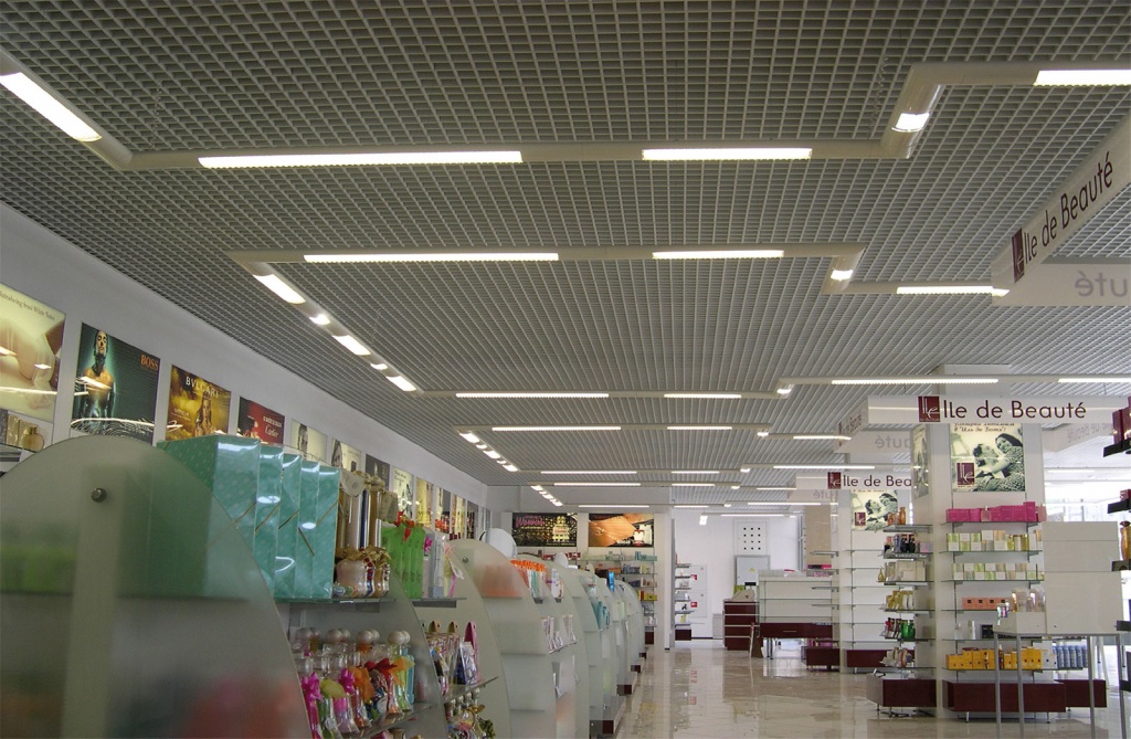 светодиодные светильники в магазине